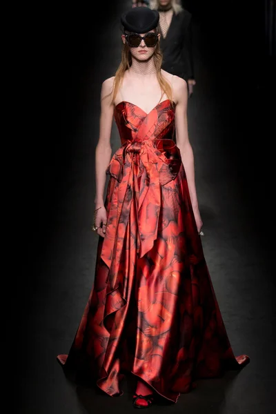 Look 28